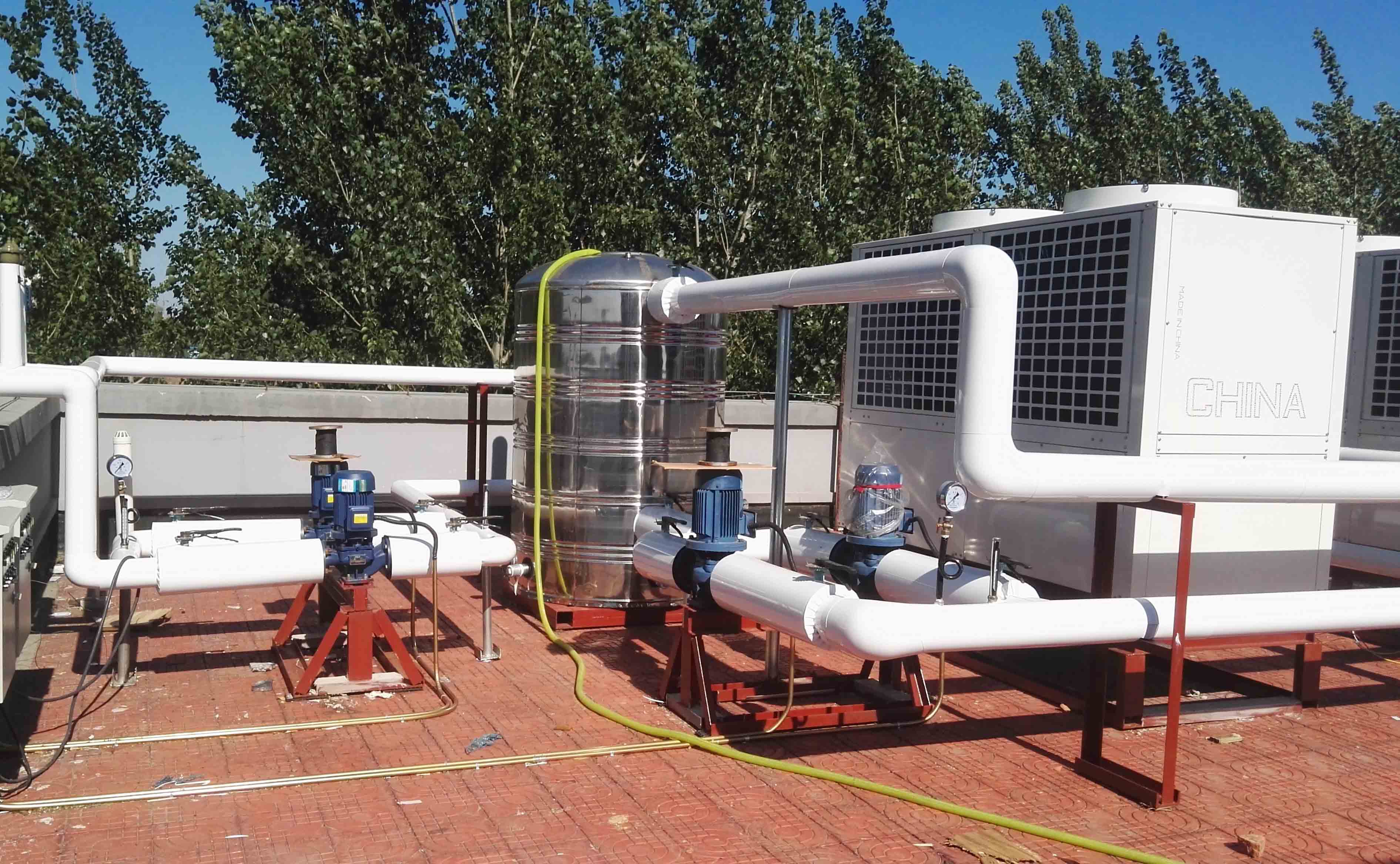 電熱水器使用壽命短，高壽命劍指空氣能